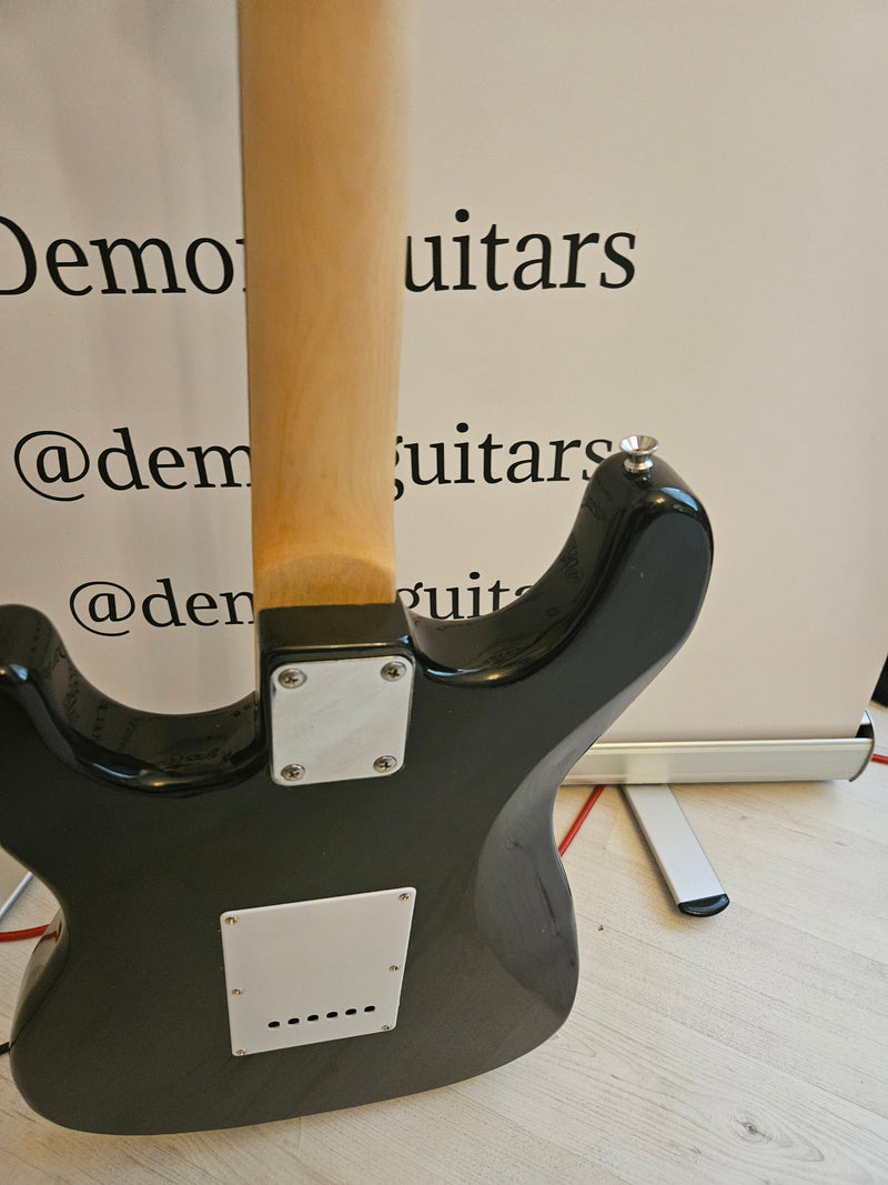 ST-750 Electric Guitar