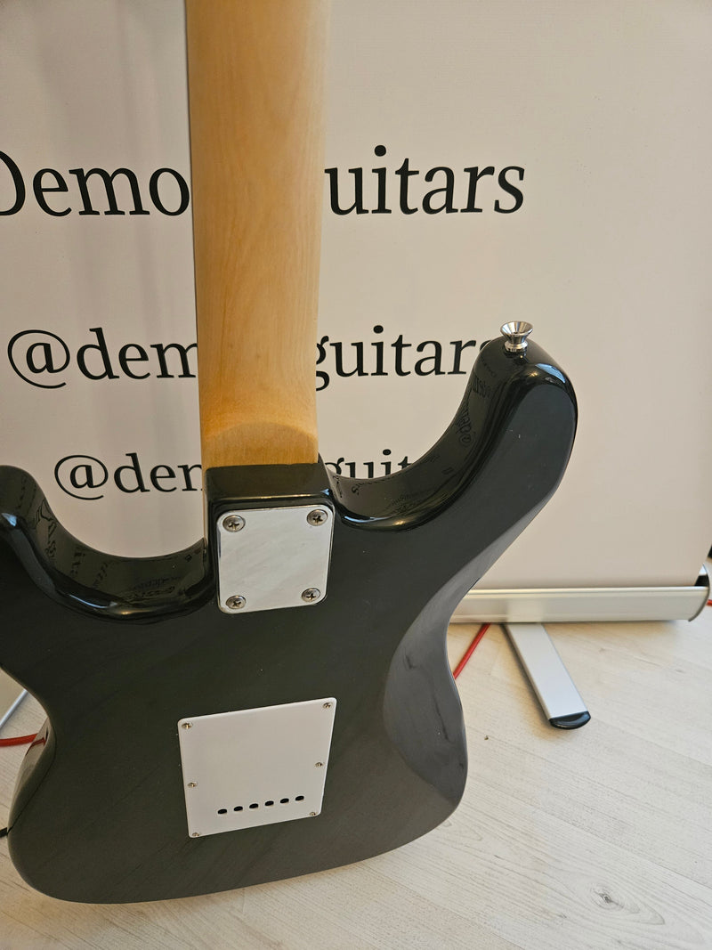 ST-750 Electric Guitar